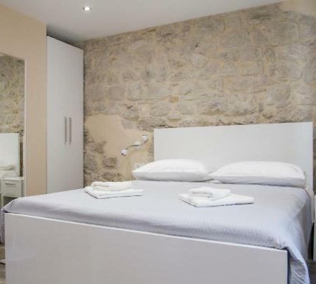 Elegant Residence Rooms Split Exterior photo